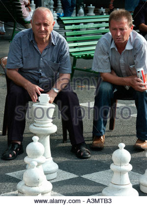 a-group-of-men-playing-giant-chess-in-promenade-des-bastions-in-geneva-a3mtb3.jpg