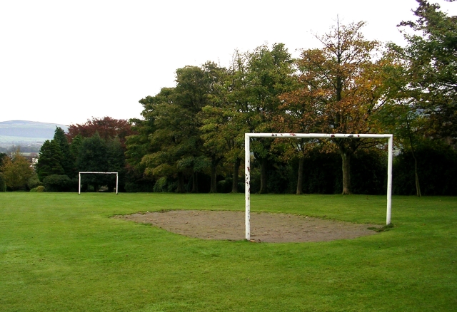 Glusburn_Park_Football_Pitch_-_Park_Road_-_geograph.org.uk_-_1025084.jpg